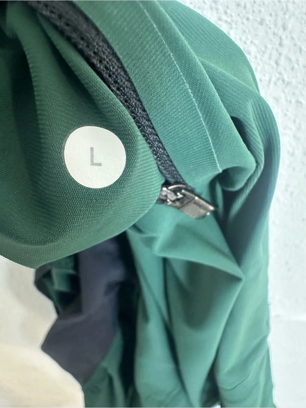 Lululemon men’s green assert shorts